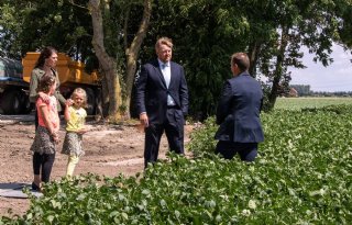 Koning bijgepraat over impact coronacrisis