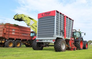 Oprapen en overladen met Fliegl Büffel