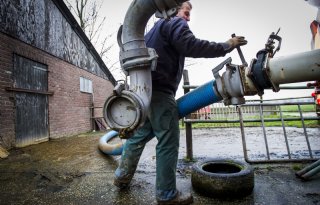 'Mesttransport over water kan een helpende hand bieden'
