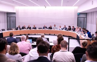 Wiersma wil koers verleggen, Kamer moet nog even geduld hebben