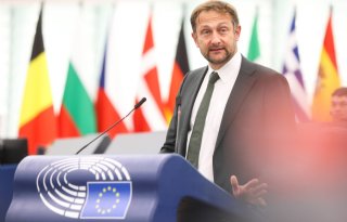 Landbouwcommissaris Hansen verkiest zorgvuldigheid boven snelheid in aanpak MKZ