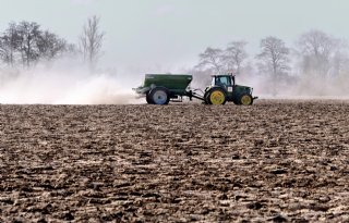 Gips maakt grond beter bewerkbaar en uien harder