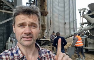 Oekraïne-vlogger Kees Huizinga: '20 meter de grond in voor bouw toren'