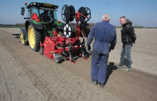 UIKC test Frans beddensysteem voor uienteelt