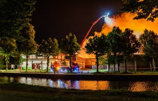 Brand legt Gronings hennepbedrijf plat