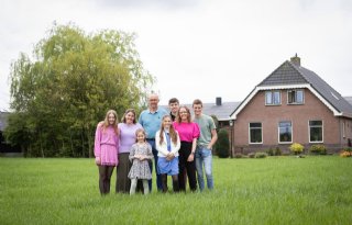 Familie Van den Heuvel in Putten wint Agroscoopbokaal Vleesvee 2025