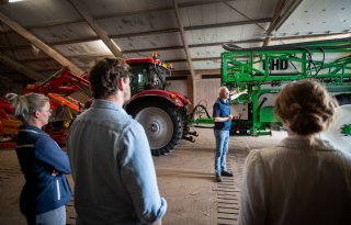 Kennis ontbreekt: 'Ambtenaren papegaaien elkaar vaak na'