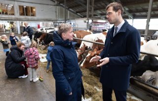 Vinger aan pols van staatssecretaris over agrarische kinderopvang