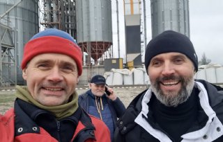 Oekraïne-vlogger Kees Huizinga: 'Tientallen vrachtwagens in de wachtrij'