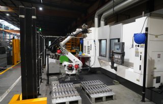 AI leert robotarm efficiënt pallets uitpakken