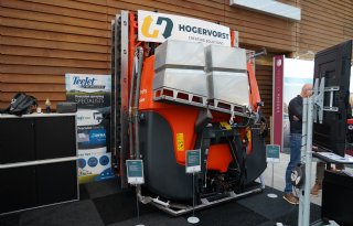 Hogervorst voorziet Kubota-veldspuit van zuigarm en extra tanks