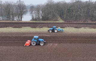 Klei in zand zorgt voor hogere maisopbrengst en betere bodemstructuur