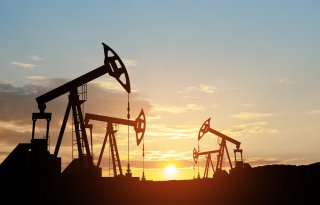 Olieprijzen blijven hoog door dreigend conflict in Midden-Oosten