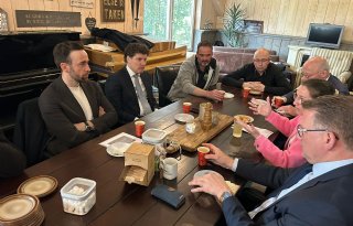 Staatssecretaris Silvio Erkens bezoekt 'wolvenhoofdstad' Barneveld