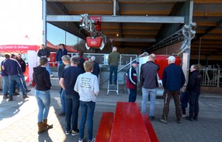 Meer tijd over voor klauwen door tijd te besparen met automatisch voeren