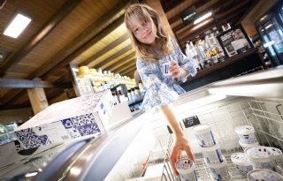 Friese schapenhouder levert melk voor Skyld: ijs gericht op weerstand