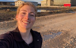 Danique in Canada: ‘In deze eerste vlog een rondleiding langs achthonderd koeien’