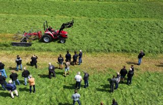 Massey Ferguson demonstreert emissieloos harken