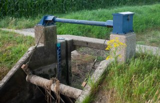 Stuw Driel volledig geopend door extreem lage waterstand
