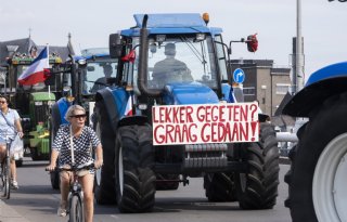 Nieuwe trekkerblokkade tegen stikstofplannen, stil protest bij fietstocht