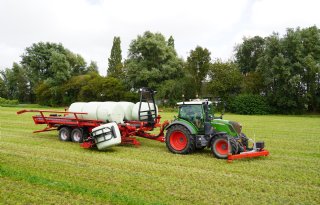 Balen laden zonder sporen door het land