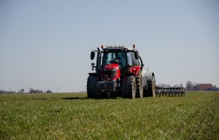 Minister laat onderzoeken of uitrijseizoen drijfmest moet worden verlengd