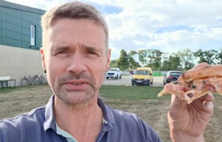Oekraïne-vlogger Kees Huizinga: ‘Gezellig oogstfeest bij de koeienstal’