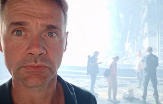 Oekraïne-vlogger Kees Huizinga: ‘Filmen met RTL bij ravage distributiecentrum’