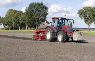 Fabrieksaardappelen eruit, weideklavermengsel erin