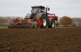 Breder zaaien levert winst en meer ruimte voor akkervogels